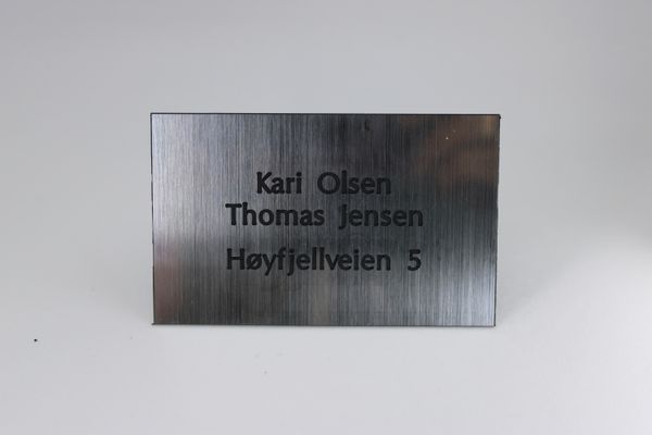 Hovedbilde Postkasseskilt m/ dobbeltsidig tape, radient sølv plate/svart sk